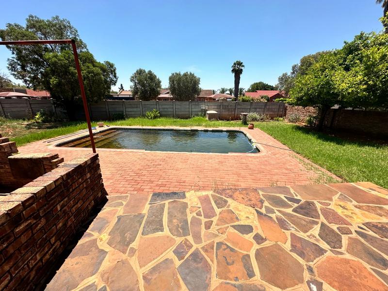 3 Bedroom Property for Sale in Riviera Northern Cape
